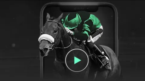 “激战恩师孔蒂，科莫队众将欢庆击败恩师法布雷加斯”